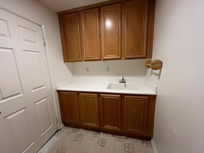 Building Photo - Breathtaking 2 Story Home Built in 2005 with 3279 sq. ft. in West Lancaster