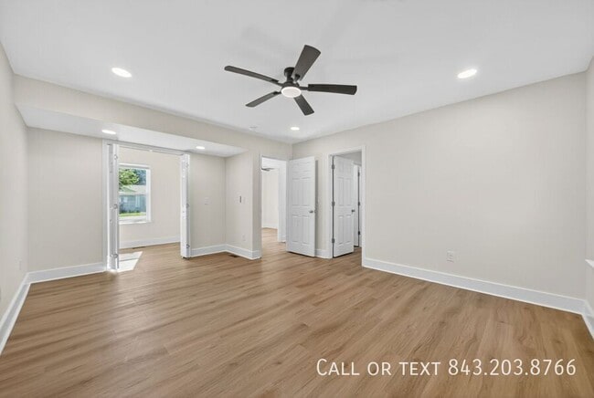 Building Photo - 955 Godber St