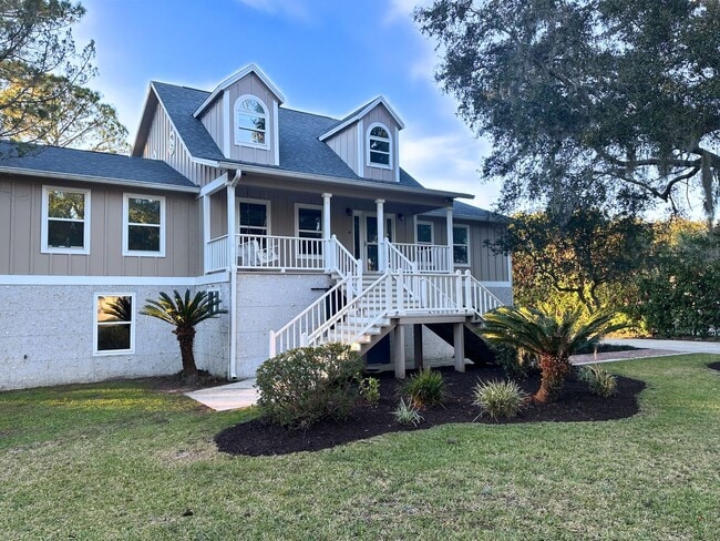 Building Photo - Spacious 4 Bedroom, 2.5 Bath Home with Stunning Marsh Views