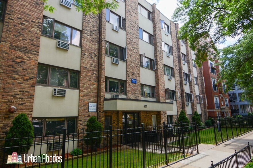 Building Photo - 637 W Wrightwood Ave
