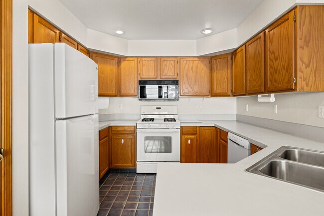 Building Photo - 5415 N Noble Fir Ave