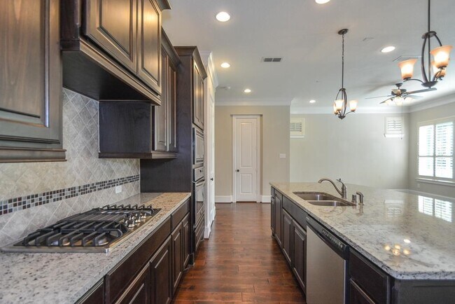 Primary Photo - 1110 Oakwood Pass Ct