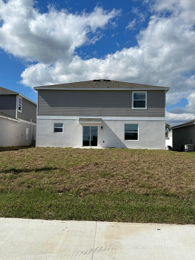 Building Photo - 4 Bed / 2.5 Bath Home – Available Septembe...