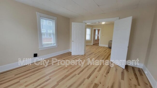 Building Photo - 414 Cedar St