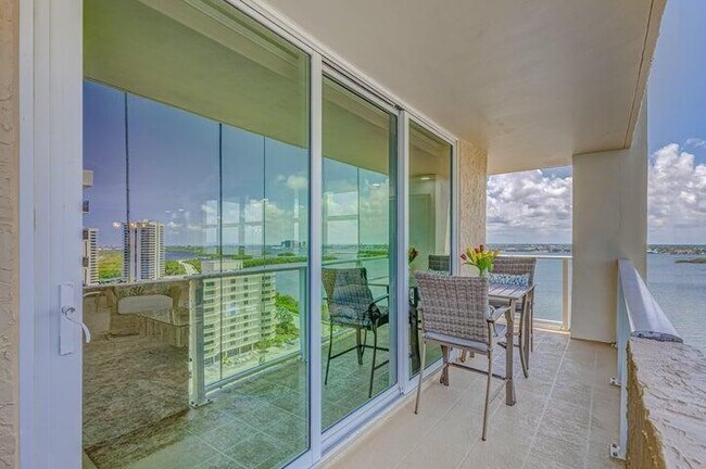 Building Photo - 5440 N Ocean Dr