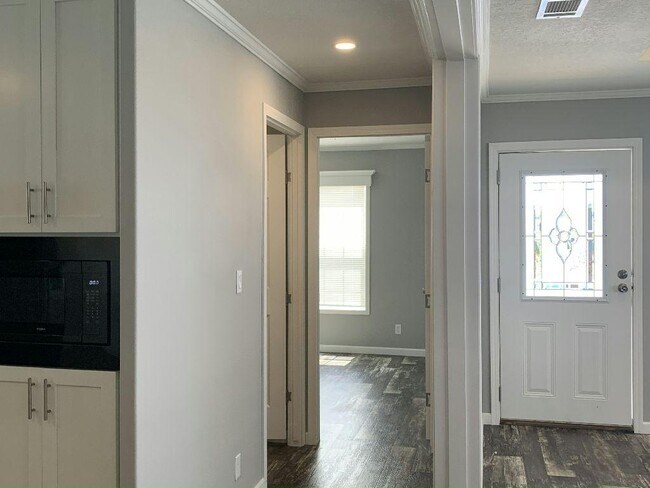 Building Photo - 419 Zeeland St