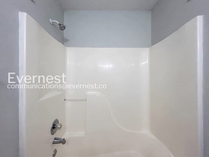 Building Photo - 9136 Kaitlyn Dr S