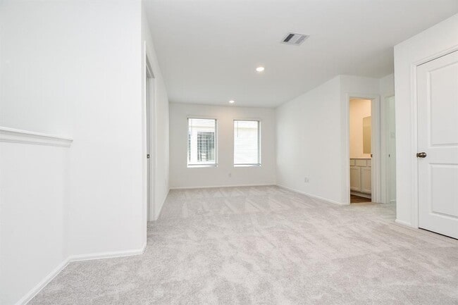 Building Photo - 2932 Tantara Dr