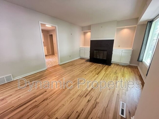 Building Photo - 3323 S 126th St
