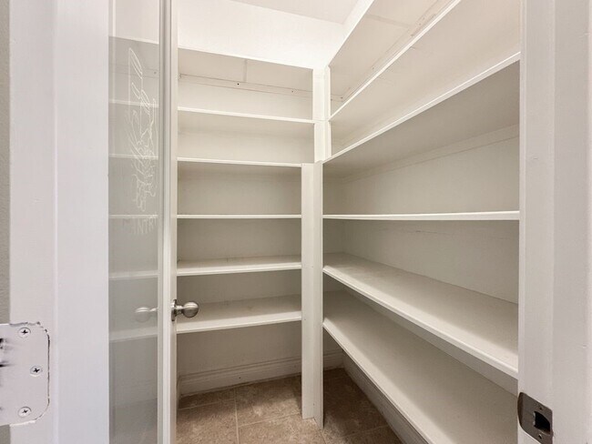 Building Photo - 10 Pilot Rock Pl