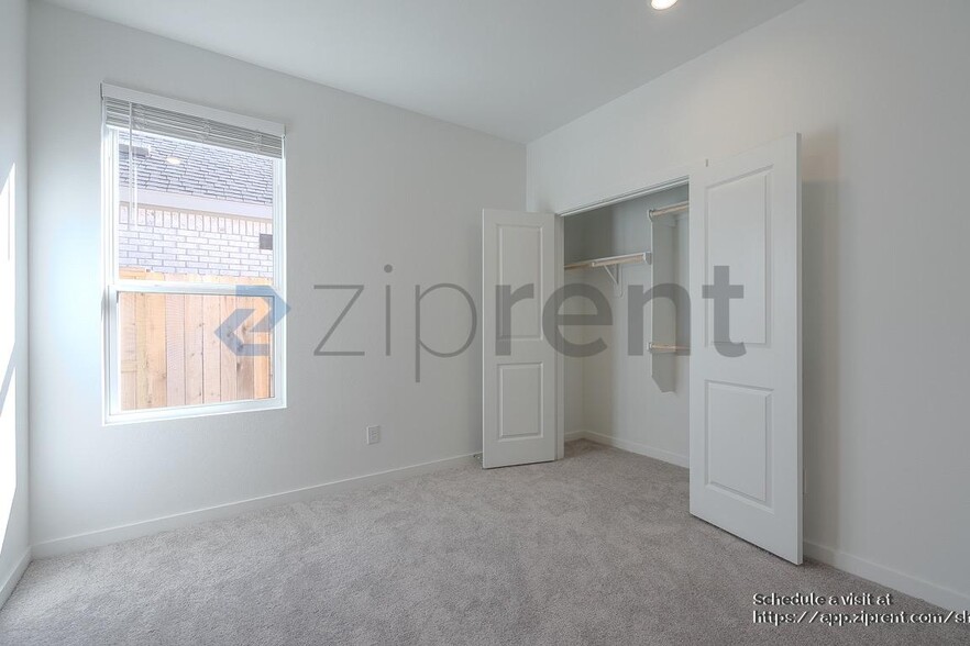 Building Photo - 27635 Spearmint Ridge Dr