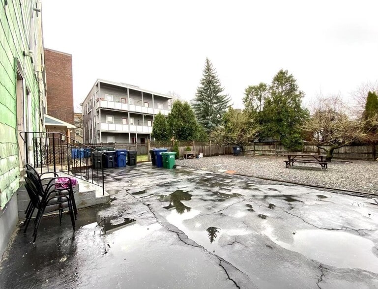 Building Photo - 400 Cardinal Medeiros Ave