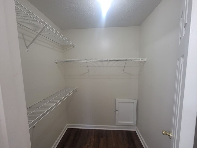 Building Photo - 1406 Anna Way
