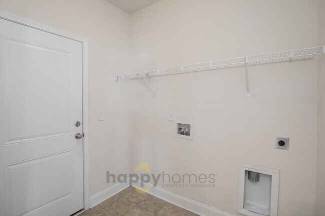 Building Photo - 350 Spectrum Rd