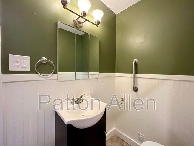 Building Photo - 3 Mt Royal Dr