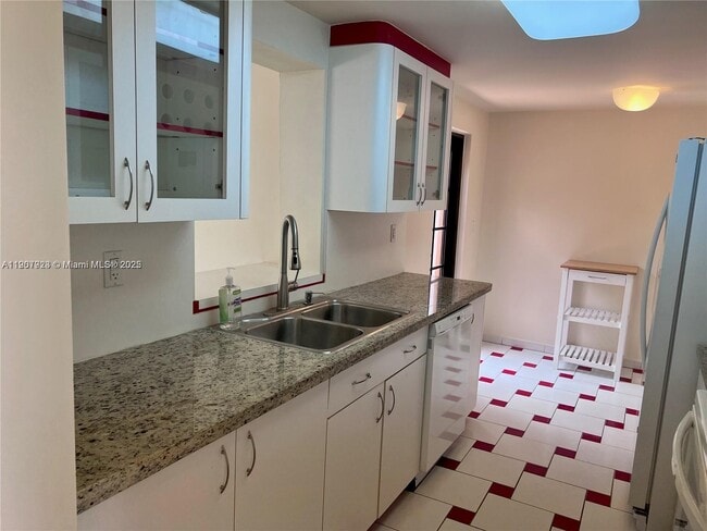 Building Photo - 8431 SW 28th St