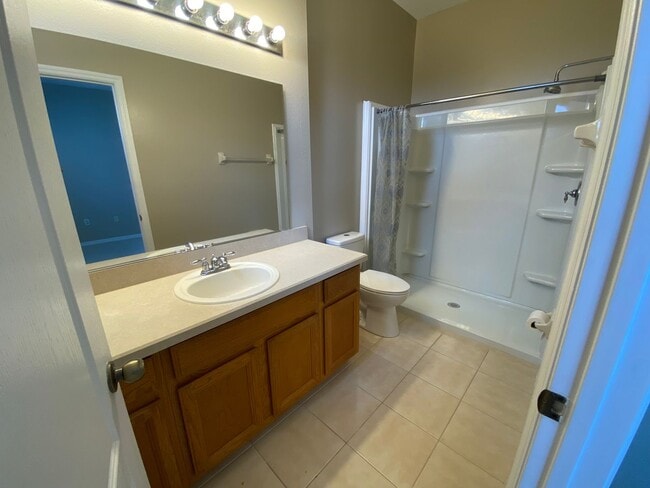 Building Photo - 3/2.5  Davenport Townhouse