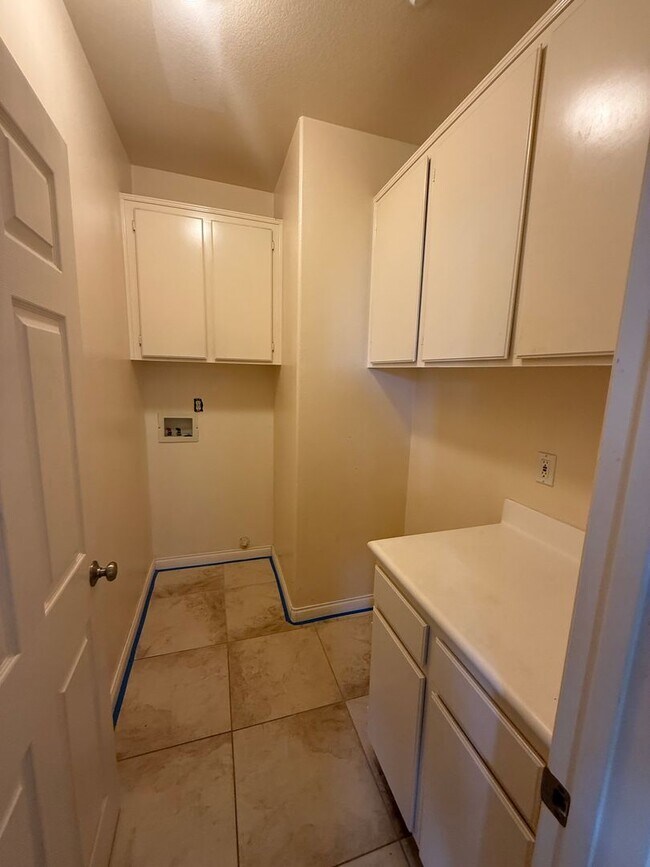 Building Photo - Elegant Scripps Ranch Home with 2 Car Garage!