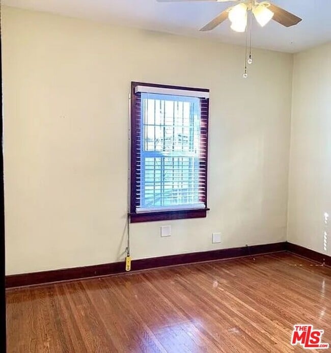 Building Photo - 1433 N Las Palmas Ave