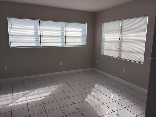 Building Photo - 327 Barbara Cir