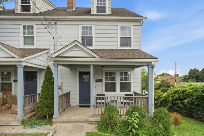 Building Photo - 229 S Ridge St