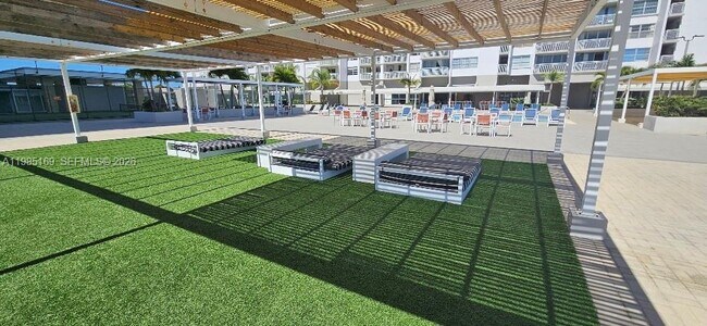 Building Photo - 18011 Biscayne Blvd