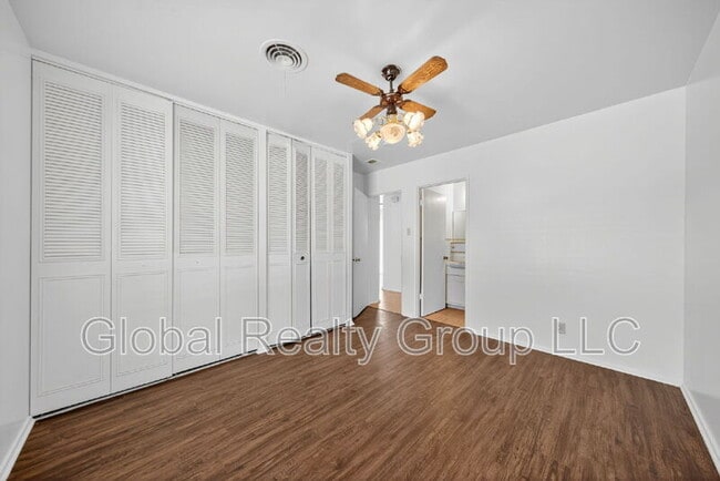 Building Photo - 121 Rosewood Dr