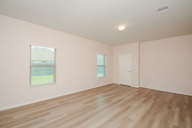Building Photo - 9531 McDowell Dr