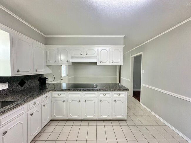 Building Photo - Beautiful 4 Bedroom 2 Bathroom home in Tyler!