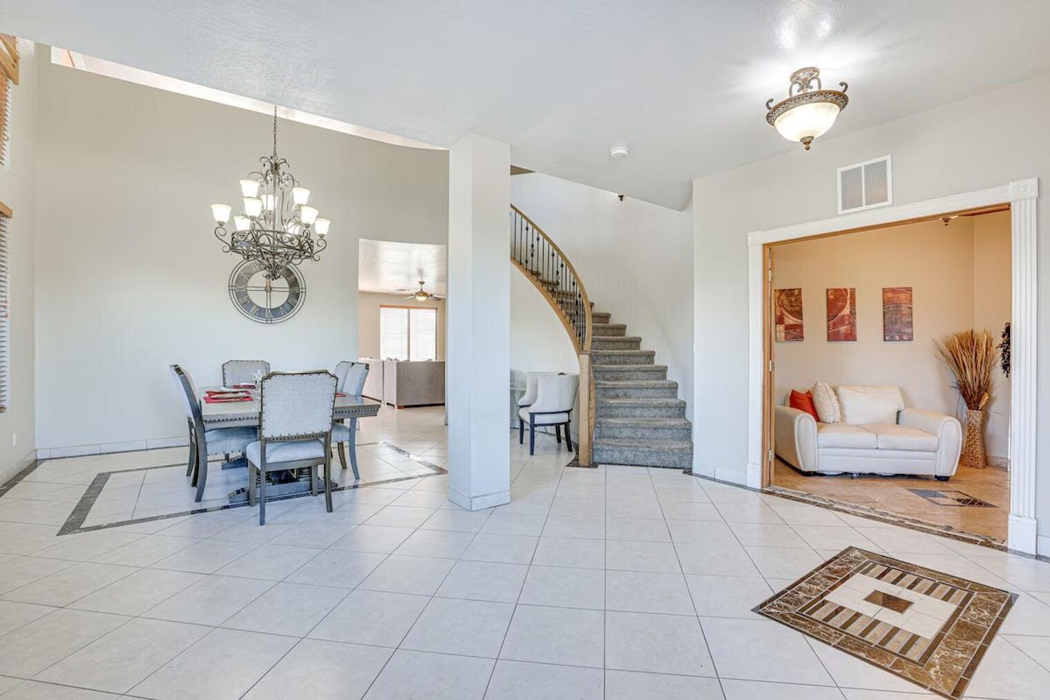 Building Photo - 2907 W Carson Rd