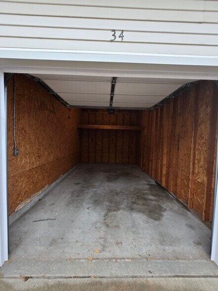 Building Photo - 950 67th St