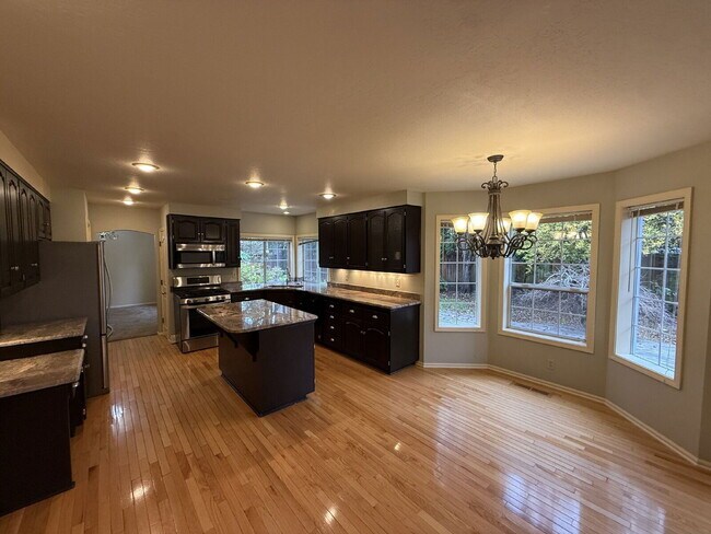 Building Photo - 2225 Marie Ln