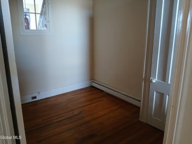 Building Photo - 1826 3rd Ave