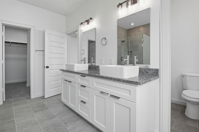 Building Photo - 2927 El Fenice Ln