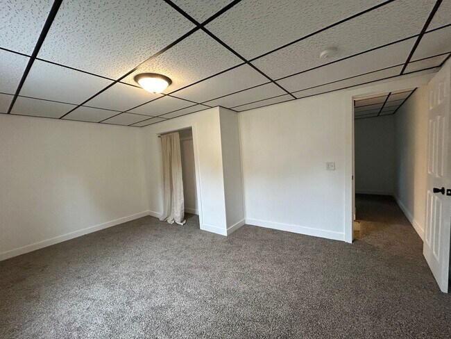 Building Photo - 307 N Sycamore St