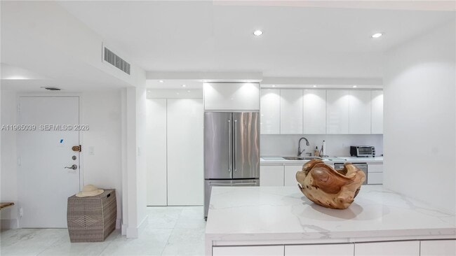 Building Photo - 1920 S Ocean Dr