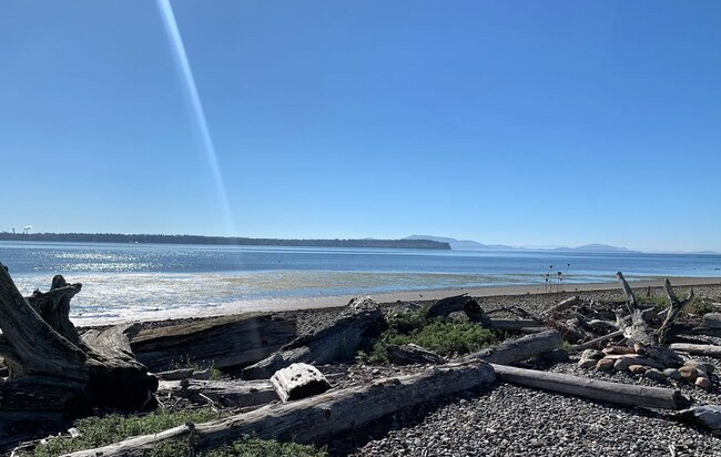 Building Photo - Beach Front Home 3 Bedrooms - Birch Bay Village