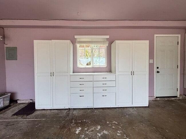 Building Photo - 8829 Greenview Pl