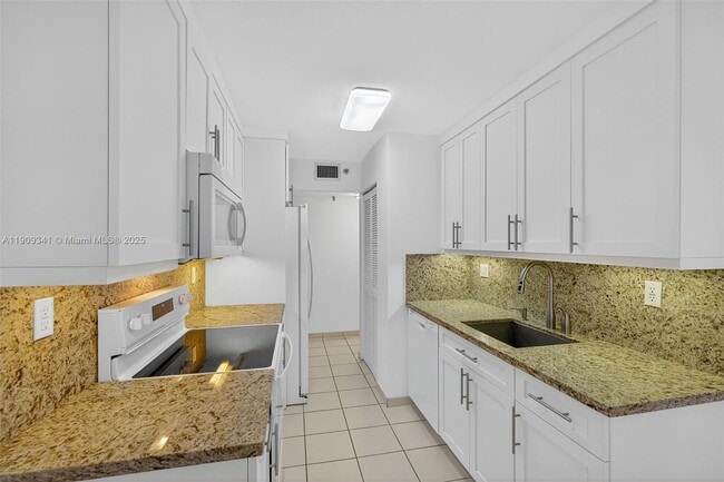 Building Photo - 6061 Collins Ave