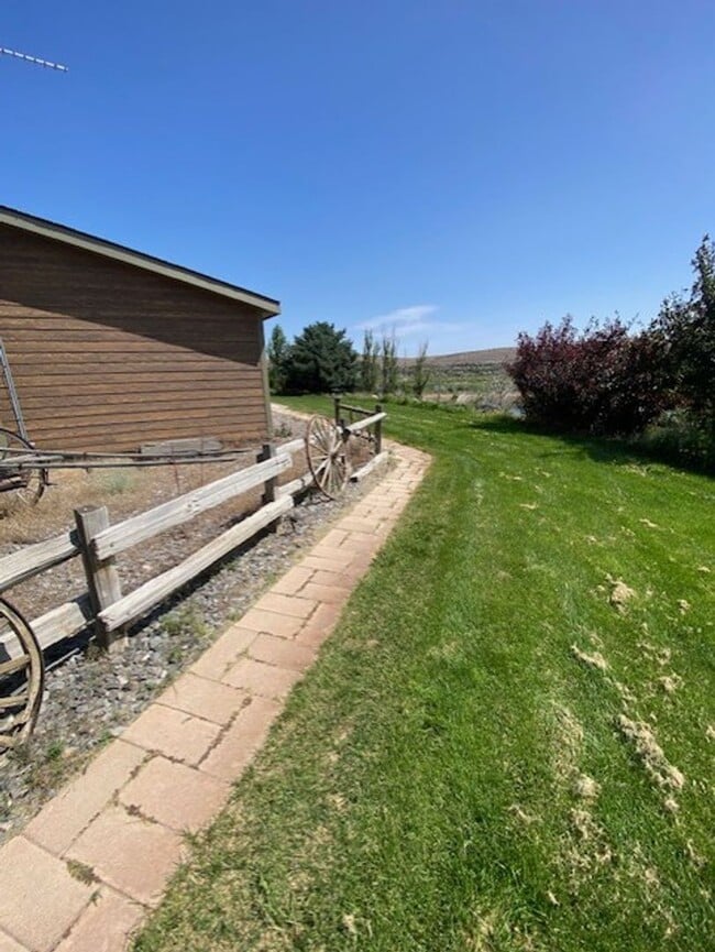 Building Photo - True Western Living On The Snake River