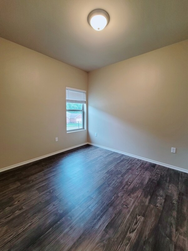 Building Photo - 5804 Deauville Street