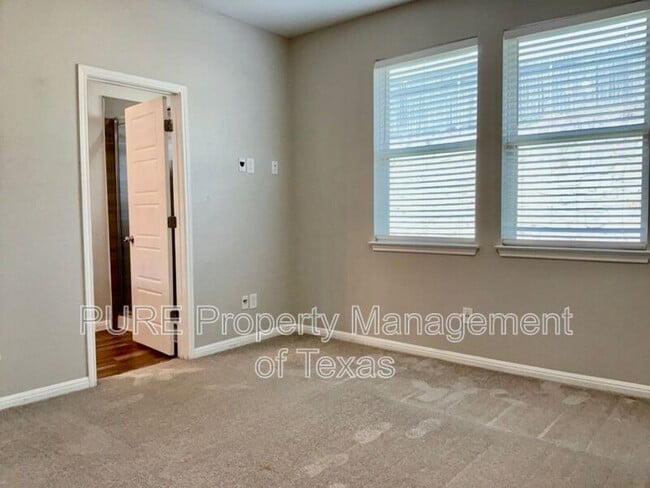 Building Photo - 128 Earl Keen St