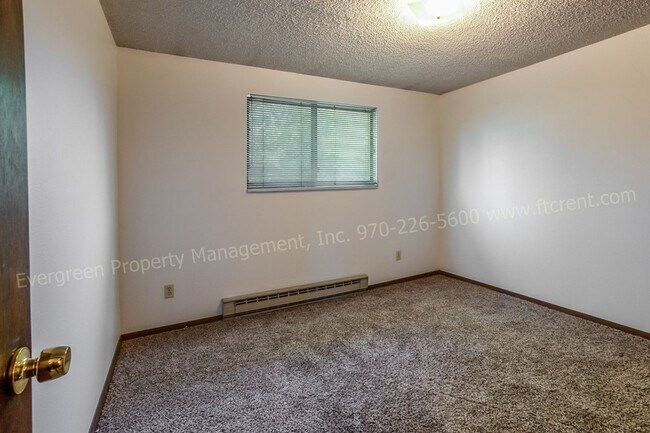 Building Photo - 102 Glenda Dr