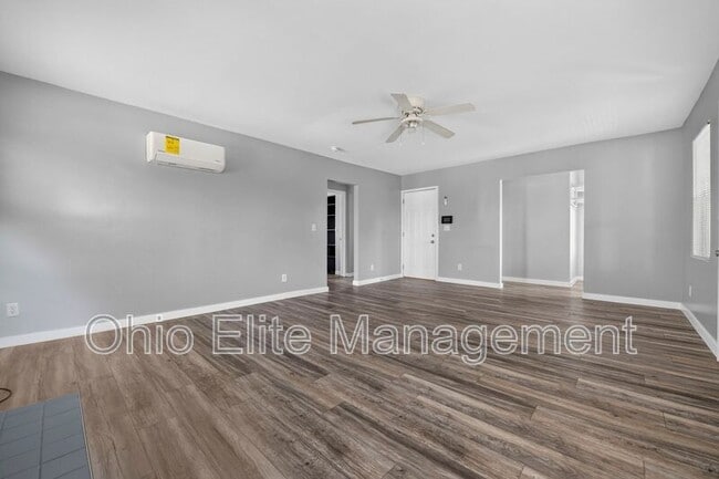 Building Photo - 1094 Oakwood Ave