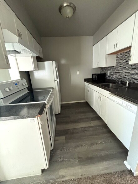 Building Photo - 5995 W Hampden Ave