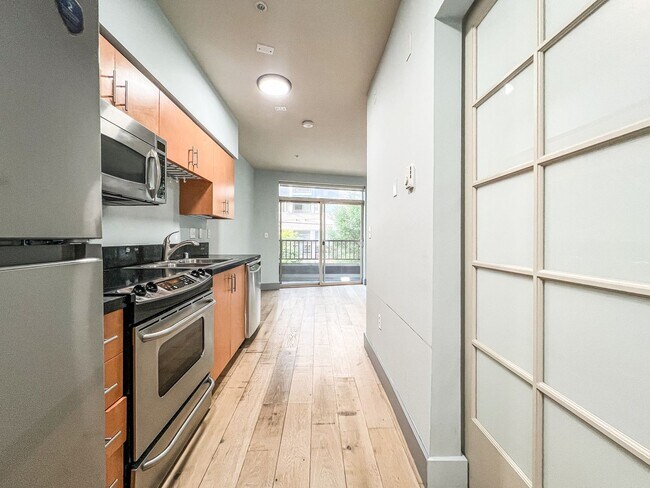 Building Photo - 1bd/1ba Seattle Condo