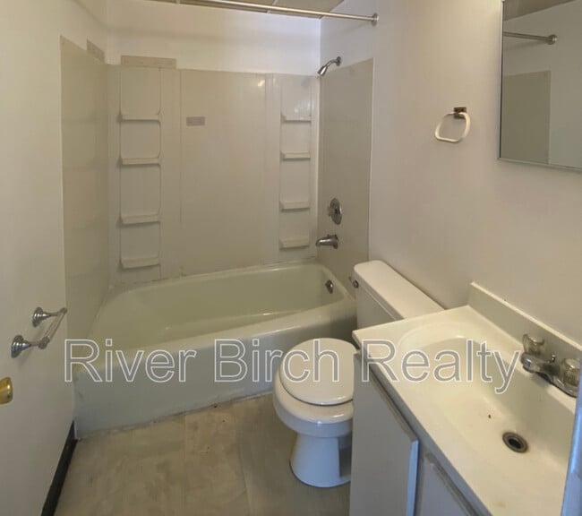 Building Photo - 1600 S 6th St