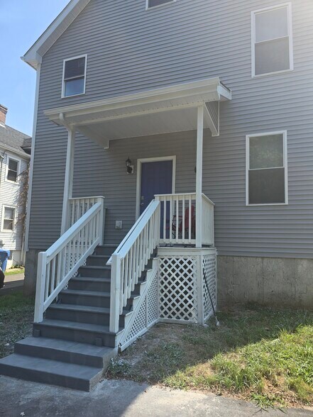 Building Photo - 32 Homestead Ave