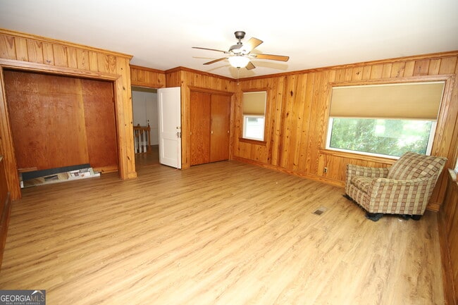 Building Photo - 114 College Ave