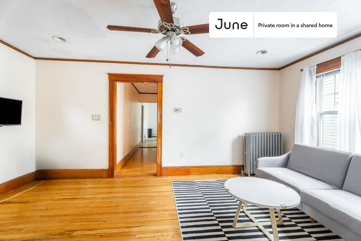 Building Photo - Room in Shared 4 bed/1.5 bath home